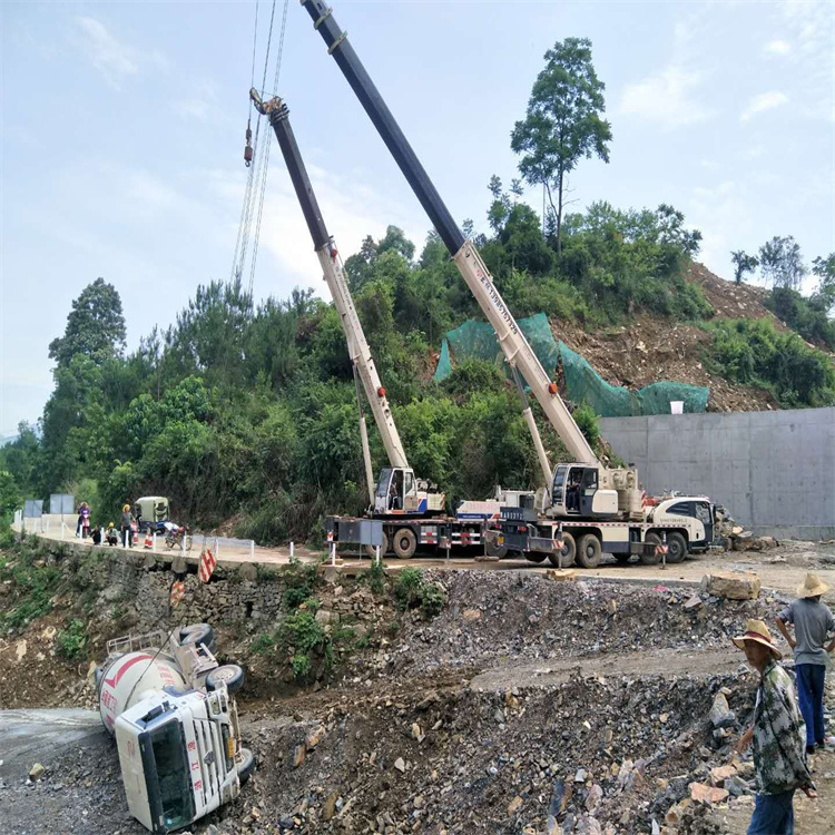 滁州南谯汽车掉沟里叫吊车救援要多少钱